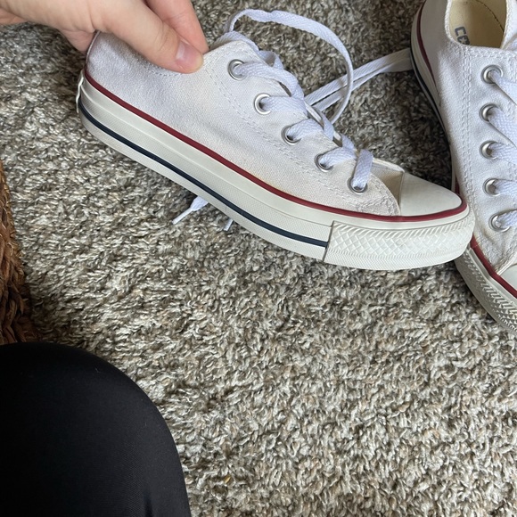 White converse - Picture 4 of 6